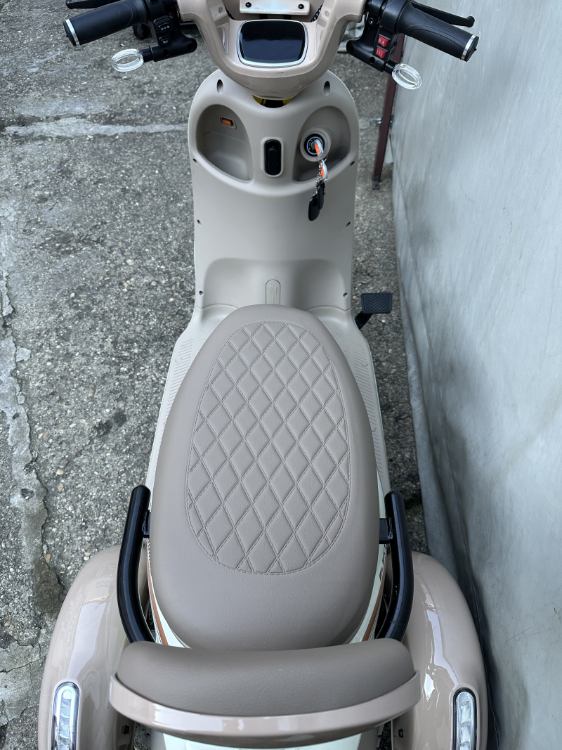 Polymobil E-MOB 40/A Elektromos Háromkerekű Jármű (Fehér-Szürke) - Image 2